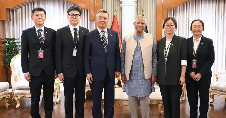 প্রধান উপদেষ্টা সঙ্গে হানডা ইন্ডাস্ট্রিজ লিমিটেডের চেয়ারম্যান হান চুনের সাক্ষাৎ